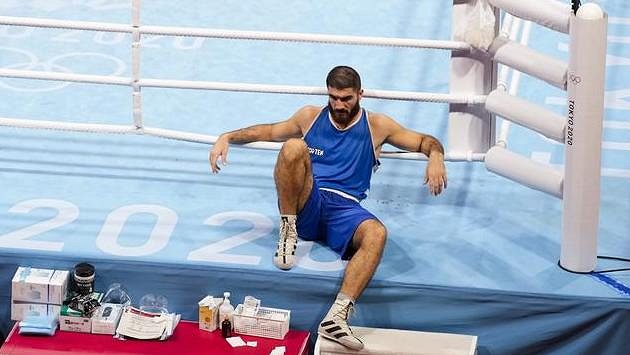 Francouzský boxer Mourad Aliev protestoval proti verdiktu rozhodčích Francouzský boxer Mourad Aliev protestoval proti verdiktu rozhodčích
