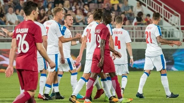 Češi se radují po gólu Antonína Baráka (číslo 7). Češi se radují po gólu Antonína Baráka (číslo 7).
