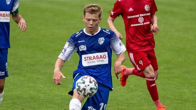 Zleva Jan Jeřábek z Pardubic, Michal Hlavatý z Pardubic a Tomáš Weber z Třince. Zleva Jan Jeřábek z Pardubic, Michal Hlavatý z Pardubic a Tomáš Weber z Třince.