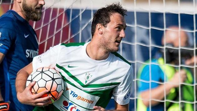 Jablonecký útočník Martin Doležal a brankář Sparty David Bičík. Jablonecký útočník Martin Doležal a brankář Sparty David Bičík.