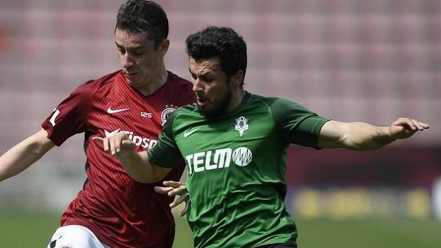Vladimir Jovovič (vpravo) se v nominaci fotbalistů Černé Hory Vladimir Jovovič (vpravo) se v nominaci fotbalistů Černé Hory