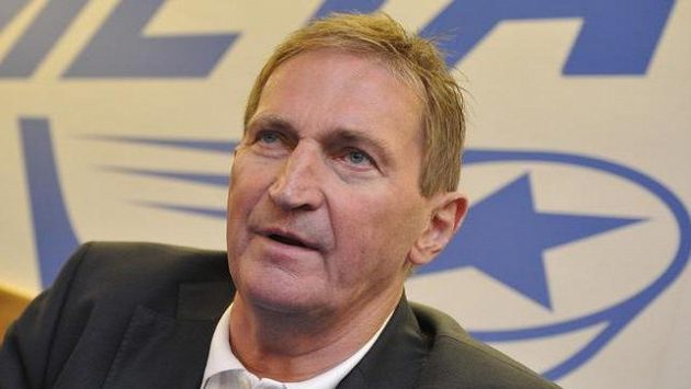 Trenér brněnské Komety Alois Hadamczik. Trenér brněnské Komety Alois Hadamczik.