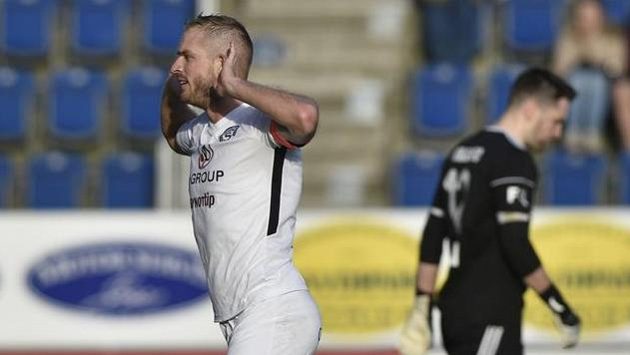 Vlastimil Daníček ze Slovácka se raduje z gólu z penalty. Vlastimil Daníček ze Slovácka se raduje z gólu z penalty.