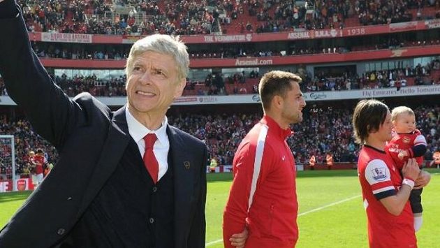 Tomáš Rosický vzal o víkendu svého synka Tomáška poprvé na fotbal. Představil ho fanouškům Arsenalu přímo na trávníku při zápase s West Bromwichem. Tomáš Rosický vzal o víkendu svého synka Tomáška poprvé na fotbal. Představil ho fanouškům Arsenalu přímo na trávníku při zápase s West Bromwichem.