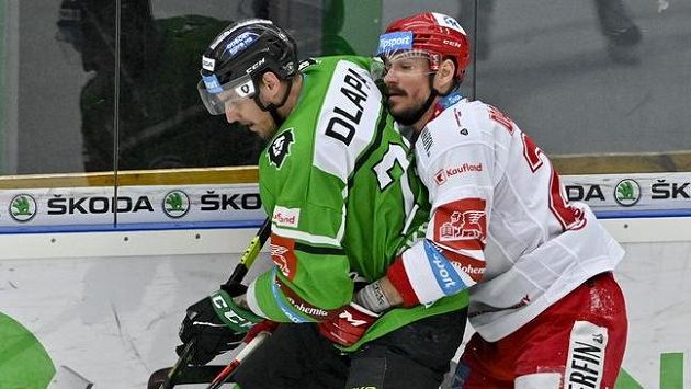 Ondřej Dlapa z Mladé Boleslavi (vlevo) v semifinálovém zápase. Ondřej Dlapa z Mladé Boleslavi (vlevo) v semifinálovém zápase.