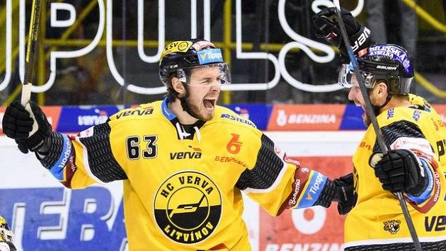 Obránce Marek Baránek (vlev), který v minulé sezoně oblékal dres Litvínova, zamířil do Košic. Obránce Marek Baránek (vlev), který v minulé sezoně oblékal dres Litvínova, zamířil do Košic.