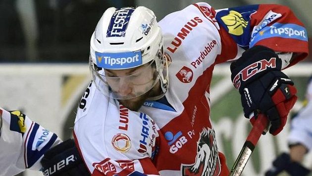 Pardubický útočník Tomáš Marcinko (vpravo) nechybí v nominaci Slovenska na Slovakia Cup. Pardubický útočník Tomáš Marcinko (vpravo) nechybí v nominaci Slovenska na Slovakia Cup.