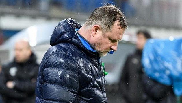 Neveselé loučení. Trenér Viktorie Plzeň Pavel Vrba po utkání 20. kola Fortuna ligy. Neveselé loučení. Trenér Viktorie Plzeň Pavel Vrba po utkání 20. kola Fortuna ligy.