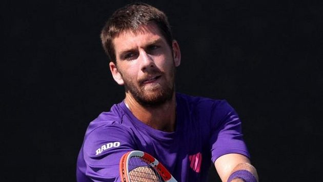 Cameron Norrie na podání Cameron Norrie na podání
