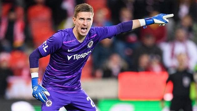 Brankář Sparty Milan Heča během derby se Slavií. Brankář Sparty Milan Heča během derby se Slavií.
