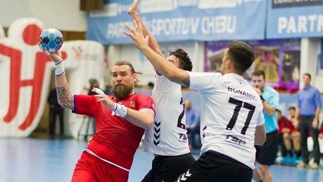 Pavel Horák v úočné akci. Pavel Horák v úočné akci.