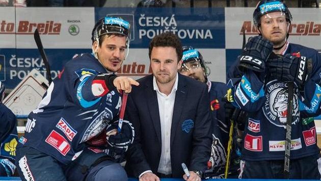 Liberecký útočník Branko Radivojevič a trenér Filip Pešán během finále se Spartou. Liberecký útočník Branko Radivojevič a trenér Filip Pešán během finále se Spartou.