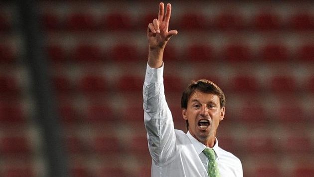 Trenér Příbrami František Straka během utkání 6. kola Gambrinus ligy na stadiónu Sparty. Trenér Příbrami František Straka během utkání 6. kola Gambrinus ligy na stadiónu Sparty.