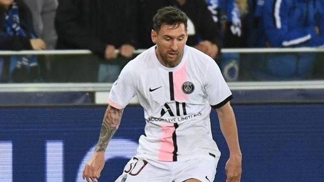 Lionel Messi v zápase PSG proti Brugám Lionel Messi v zápase PSG proti Brugám