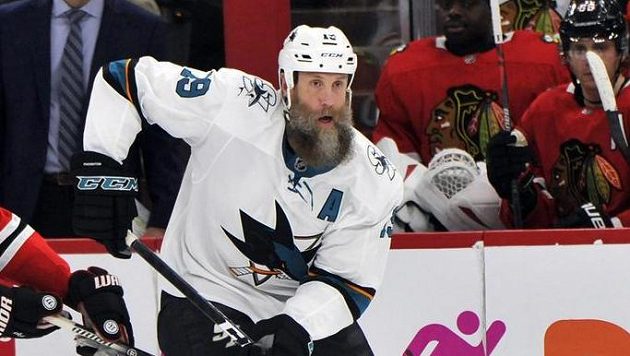 Joe Thornton (19) ještě v dresu San Jose. Joe Thornton (19) ještě v dresu San Jose.