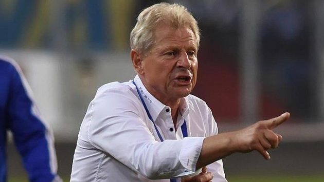 Trenér ostravského Baníku Vlastimil Petržela. Trenér ostravského Baníku Vlastimil Petržela.