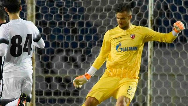 Brankář Filip Manojlovič svlékl dres CZ Bělehrad a zamířil do Španělska. Brankář Filip Manojlovič svlékl dres CZ Bělehrad a zamířil do Španělska.