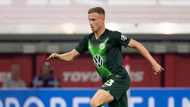 Fotbalista Wolfsburgu Yannick Gerhardt restart bundesligy nestihne, na tréninku se zranil. Fotbalista Wolfsburgu Yannick Gerhardt restart bundesligy nestihne, na tréninku se zranil.