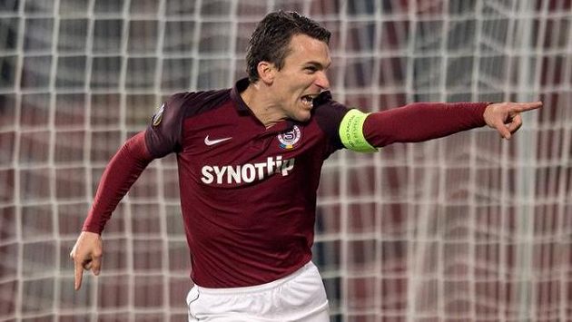 David Lafata oslavuje gól během loňského utkání Evropské ligy proti Schalke. David Lafata oslavuje gól během loňského utkání Evropské ligy proti Schalke.