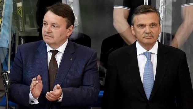 Prezident IIHF René Fasel (vpravo) při slavnostním zahájení MS s bývalým slavným reprezentantem Vladimírem Zábrodským (vlevo) a šéfem českého hokeje Tomášem Králem. Prezident IIHF René Fasel (vpravo) při slavnostním zahájení MS s bývalým slavným reprezentantem Vladimírem Zábrodským (vlevo) a šéfem českého hokeje Tomášem Králem.