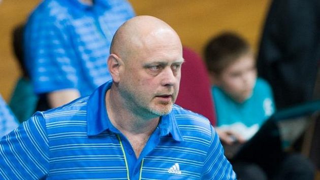 Reprezentaci českých volejbalistů převezme ostravský trenér Zdeněk Šmejkal. Reprezentaci českých volejbalistů převezme ostravský trenér Zdeněk Šmejkal.
