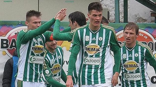 Daniel Krch z Bohemians (druhý zleva) se raduje z gólu. Daniel Krch z Bohemians (druhý zleva) se raduje z gólu.