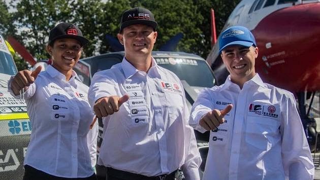 Tým Buggyry na startu sezony - zleva Aliyyah Kolocová, Adam Lacko a Francouz Téo Calvet. Tým Buggyry na startu sezony - zleva Aliyyah Kolocová, Adam Lacko a Francouz Téo Calvet.