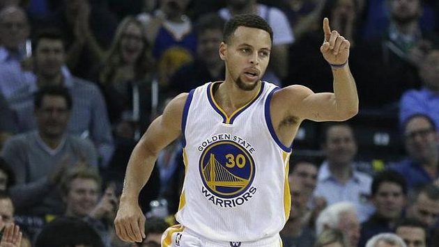 Stephen Curry z Golden State při utkání s Miami. Stephen Curry z Golden State při utkání s Miami.