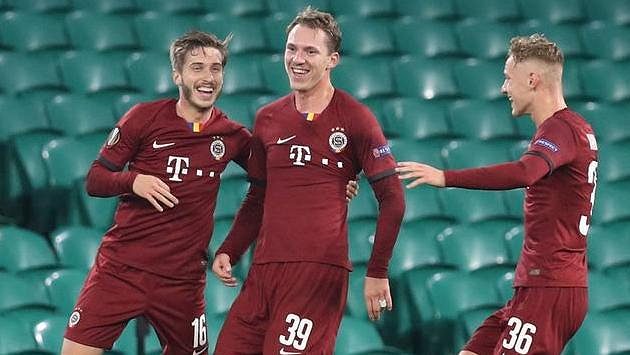 Lukáš Juliš slaví branku v síti Celtiku Glasgow Lukáš Juliš slaví branku v síti Celtiku Glasgow
