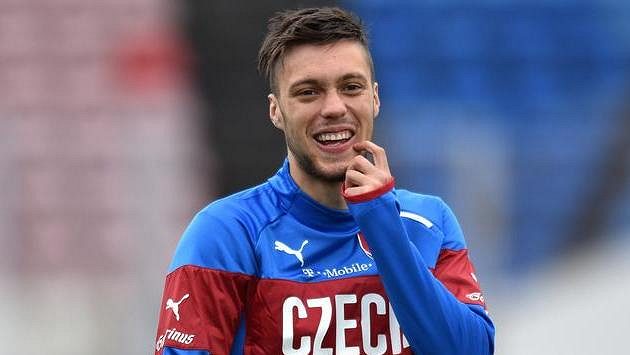 Fotbalista Frankfurtu Václav Kadlec na tréninku české reprezentace. Fotbalista Frankfurtu Václav Kadlec na tréninku české reprezentace.