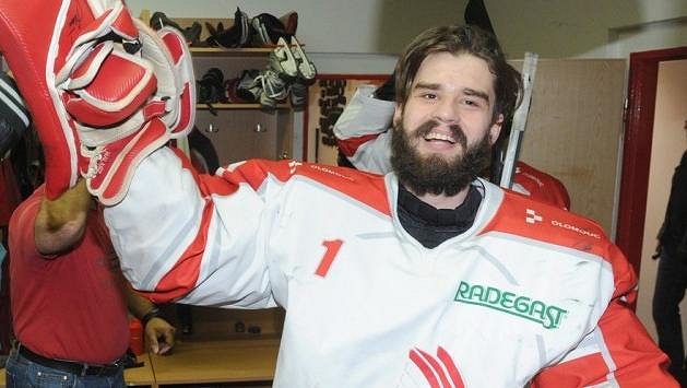 Takto slavil Tomáš Halász v olomoucké kabině postup do extraligy. Takto slavil Tomáš Halász v olomoucké kabině postup do extraligy.
