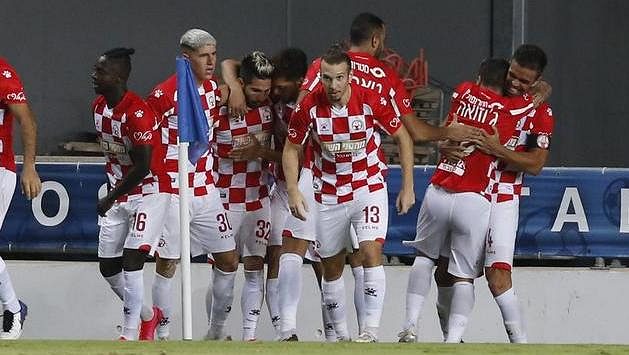 Radost fotbalistů Beer Ševy z góly proti Plzni v play off Evropské ligy. Radost fotbalistů Beer Ševy z góly proti Plzni v play off Evropské ligy.