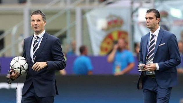 Zahajovací zápas me mezi Francií a Rumunskem bude řídit Viktor Kassai (vpravo). Zahajovací zápas me mezi Francií a Rumunskem bude řídit Viktor Kassai (vpravo).