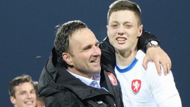 Když se dva Krejčí radují... Trenér Karel se svěřencem Ladislavem po výhře v Chorvatsku. Když se dva Krejčí radují... Trenér Karel se svěřencem Ladislavem po výhře v Chorvatsku.