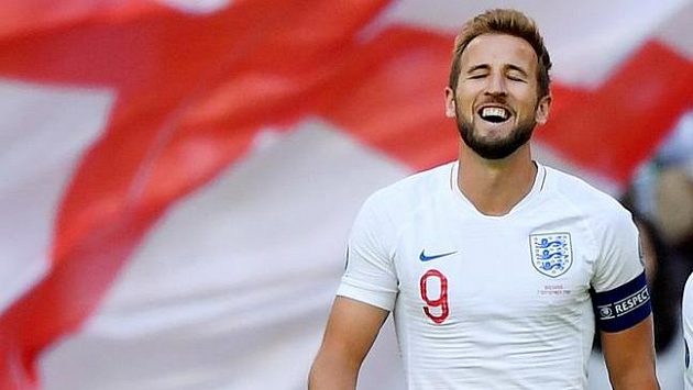 Harry Kane povede Anglii i v říjnové kvalifikaci proti českým fotbalistům v Edenu. Harry Kane povede Anglii i v říjnové kvalifikaci proti českým fotbalistům v Edenu.