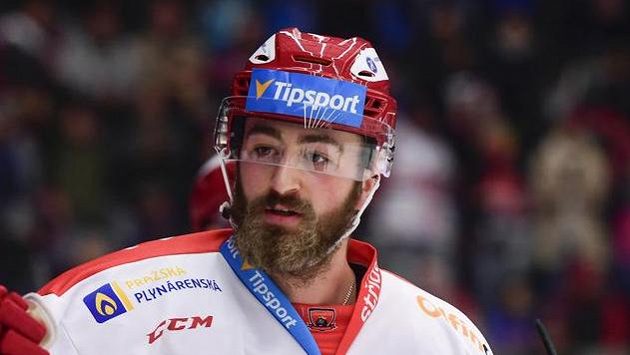 Český útočník Matěj Chalupa (na snímku z 24. listopadu 2019) podepsal v NHL dvouletou smlouvu s Chicagem. Český útočník Matěj Chalupa (na snímku z 24. listopadu 2019) podepsal v NHL dvouletou smlouvu s Chicagem.