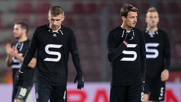 Zklamaní, zmar, beznaděj. To všechno charakterizuje současnou Spartu. Zklamaní, zmar, beznaděj. To všechno charakterizuje současnou Spartu.