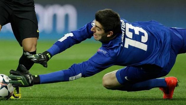 Brankář Atlétika Madrid Thibaut Courtois v akci proti Neymarovi. Brankář Atlétika Madrid Thibaut Courtois v akci proti Neymarovi.