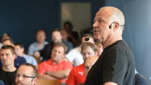 Patronem projektu se stal prezident Unie českých fotbalových trenérů Verner Lička Patronem projektu se stal prezident Unie českých fotbalových trenérů Verner Lička