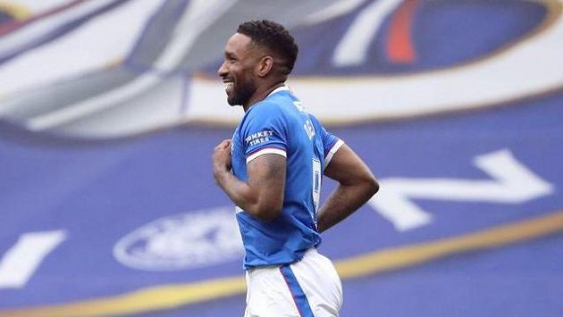 Osmatřicetiletý fotbalový útočník Jermain Defoe prodloužil s Glasgow Rangers smlouvu do konce příští sezony. Osmatřicetiletý fotbalový útočník Jermain Defoe prodloužil s Glasgow Rangers smlouvu do konce příští sezony.