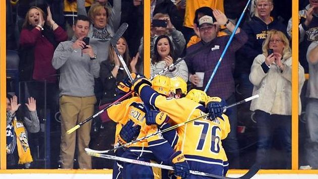 Filip Forsberg a jeho oslava hattricku proti Coloradu Filip Forsberg a jeho oslava hattricku proti Coloradu