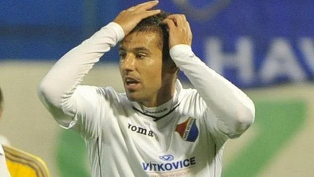 Zklamaný útočník Milan Baroš. Zklamaný útočník Milan Baroš.