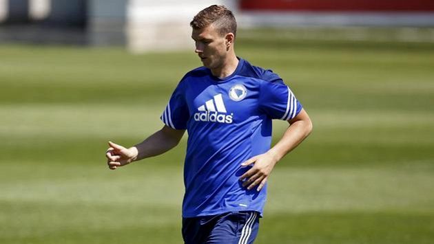 Útočník Bosny a Hercegoviny a Manchesteru City Edin Džeko. Útočník Bosny a Hercegoviny a Manchesteru City Edin Džeko.
