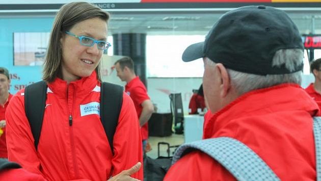 Běžkyně Eva Krchová při odletu na mistrovství Evropy družstev do Heraklionu. Běžkyně Eva Krchová při odletu na mistrovství Evropy družstev do Heraklionu.