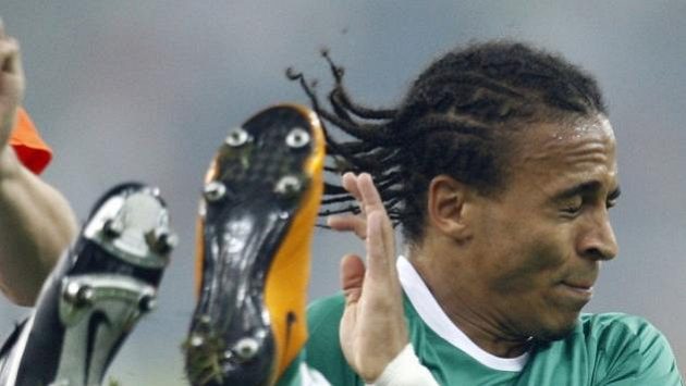 Nigerijský fotbalista Peter Odemwingie (vpravo). Nigerijský fotbalista Peter Odemwingie (vpravo).