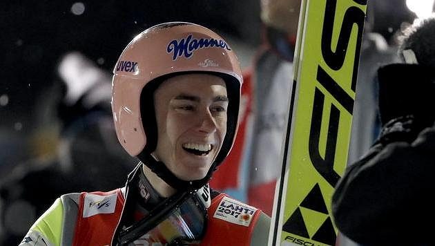 Rakouský skokan na lyžích Stefan Kraft se stal mistrem světa i na velkém můstku. Rakouský skokan na lyžích Stefan Kraft se stal mistrem světa i na velkém můstku.