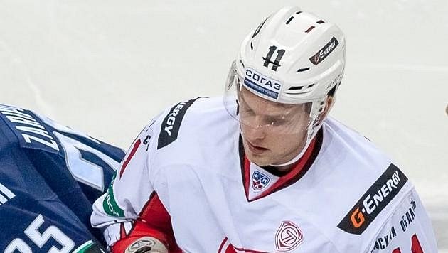 Útočník Omsku Vladimír Sobotka (vpravo). Útočník Omsku Vladimír Sobotka (vpravo).