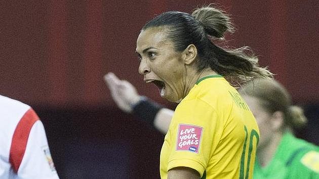Brazilská fotbalistka Marta se raduje z gólu proti Jižní Koreji. Brazilská fotbalistka Marta se raduje z gólu proti Jižní Koreji.