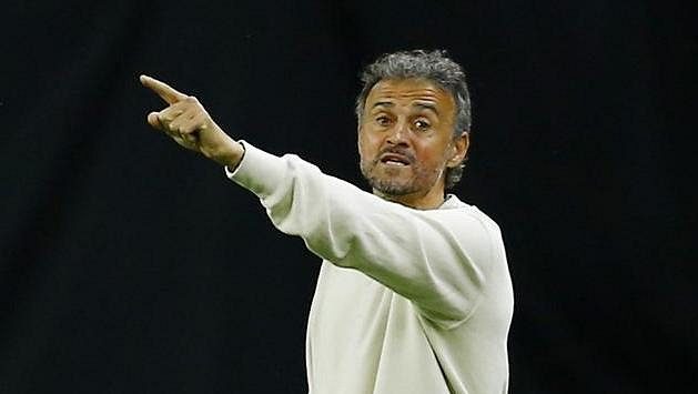 Trenér Španělů Luis Enrique při utkání s Kosovem. Trenér Španělů Luis Enrique při utkání s Kosovem.