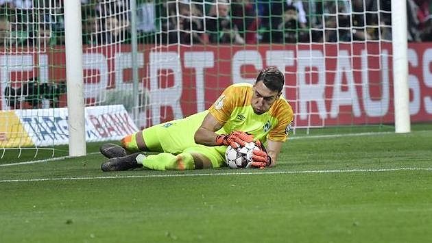 Jiří Pavlenka předvádí v brance Brém vynikající výkony, ale dnes to bude mít proti Dortmundu hodně těžké. Jiří Pavlenka předvádí v brance Brém vynikající výkony, ale dnes to bude mít proti Dortmundu hodně těžké.